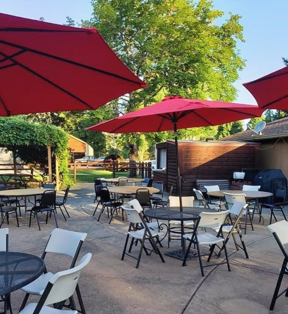 patio at Applegate River Golf Clubhouse